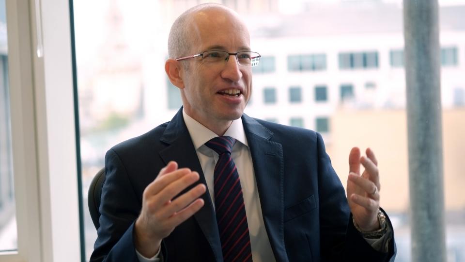 Yoram Lustig, T. Rowe Price